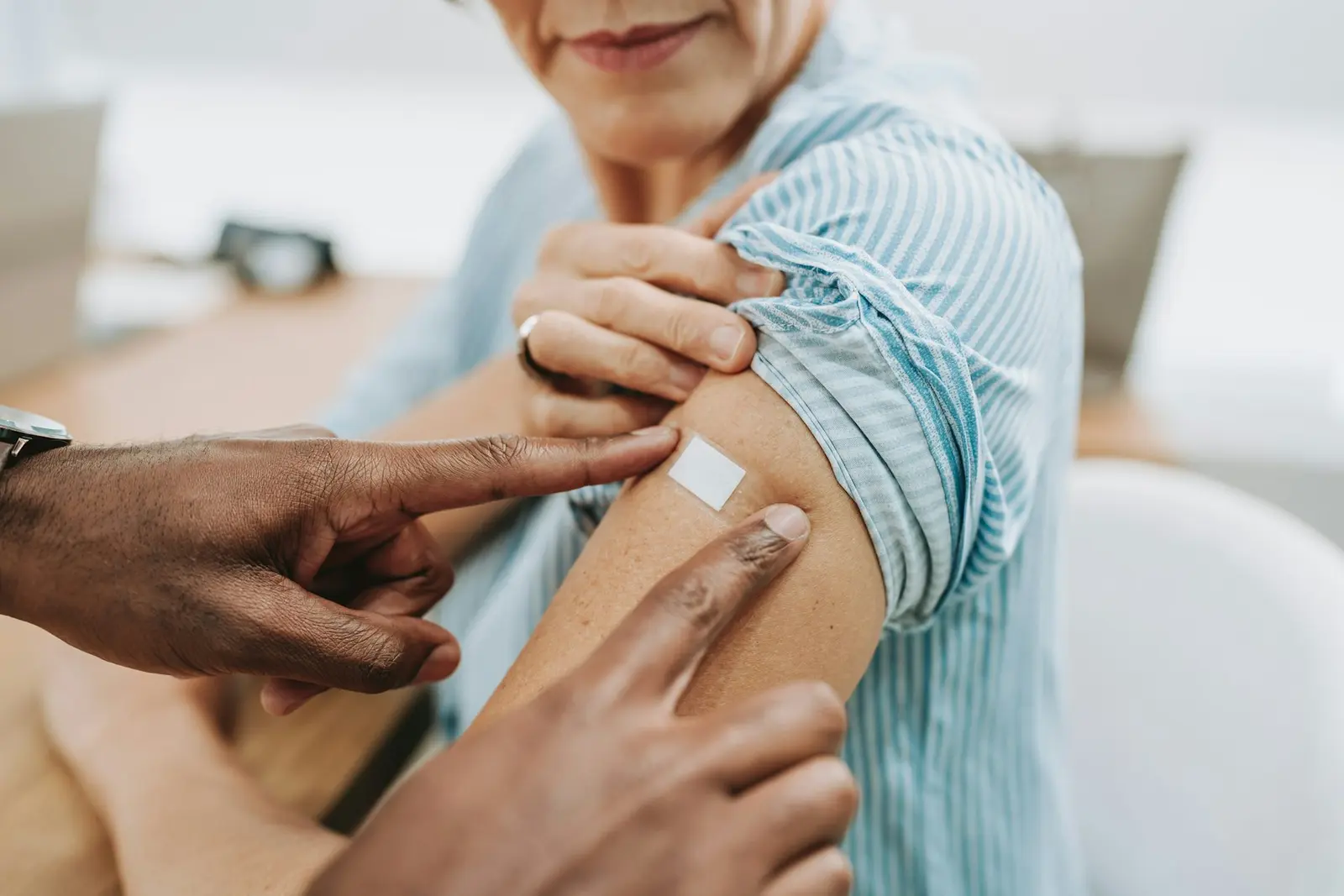 Poți încă să-ți faci vaccinul anti-COVID? Ce spune ghidul actual pentru grupurile de risc