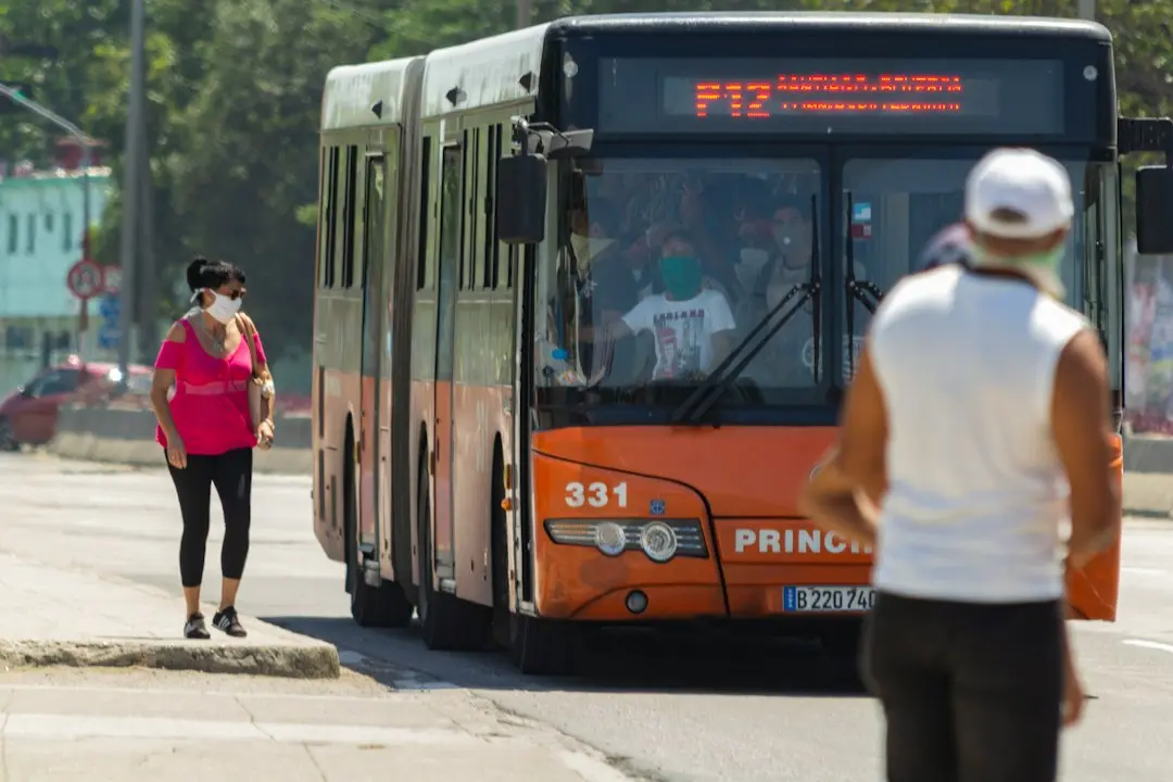 Pacienții trans trebuie să fie așezați în spitale după sexul biologic, spune NHSE
