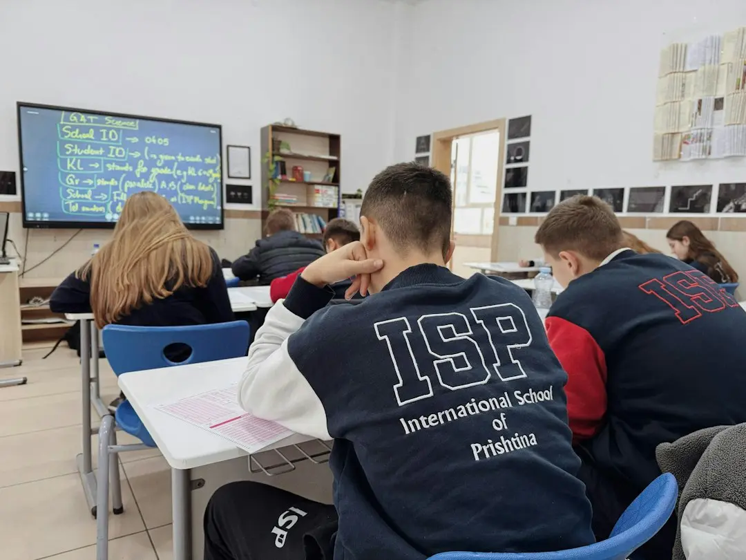 Reziliența academică și implicarea elevilor în învățarea limbii engleze: o analiză dinamică pe 16 săptămâni